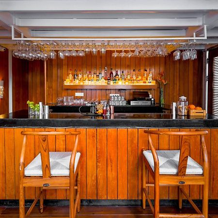 The Park Bangalore, Mg Road Екстериор снимка The bar at the Taj Bengal