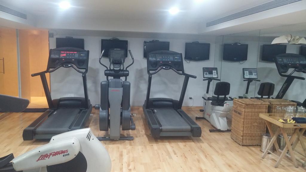 The Park Bangalore, Mg Road Екстериор снимка A Life Fitness gym