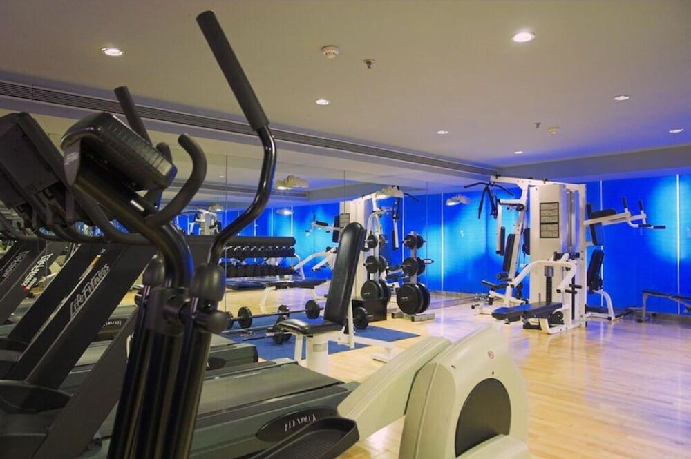 The Park Bangalore, Mg Road Екстериор снимка The gym at the hotel