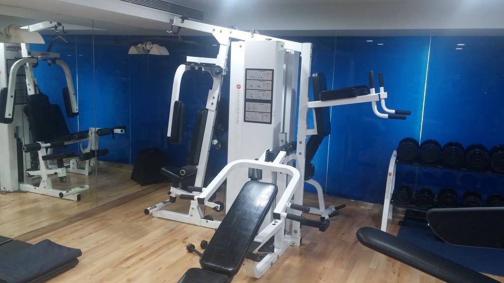 The Park Bangalore, Mg Road Екстериор снимка A leg press machine