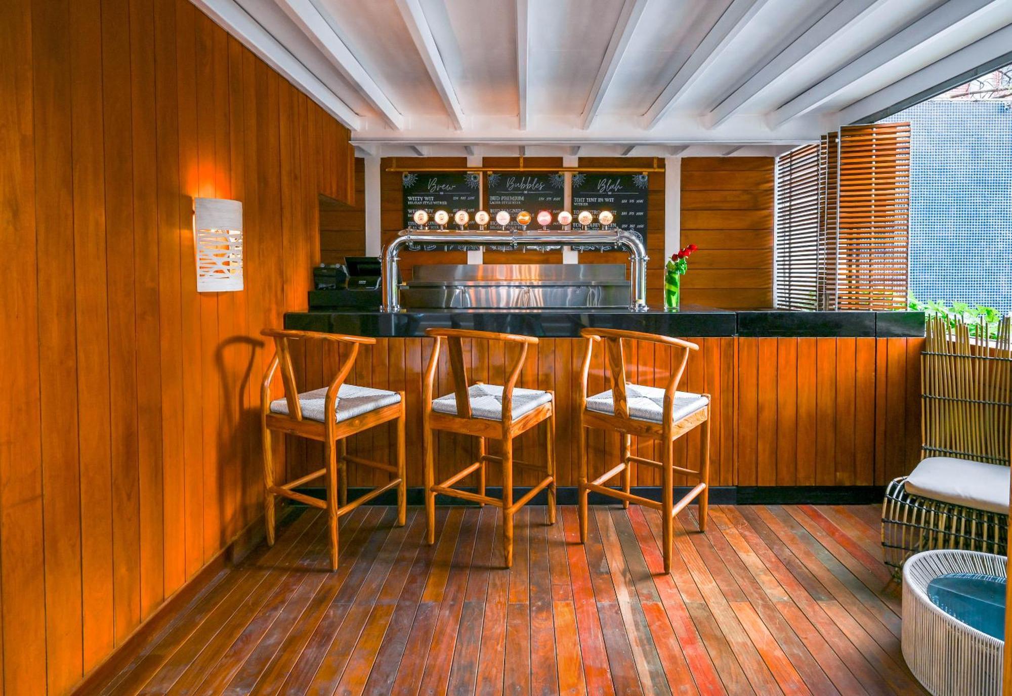 The Park Bangalore, Mg Road Екстериор снимка The bar at the 19th floor