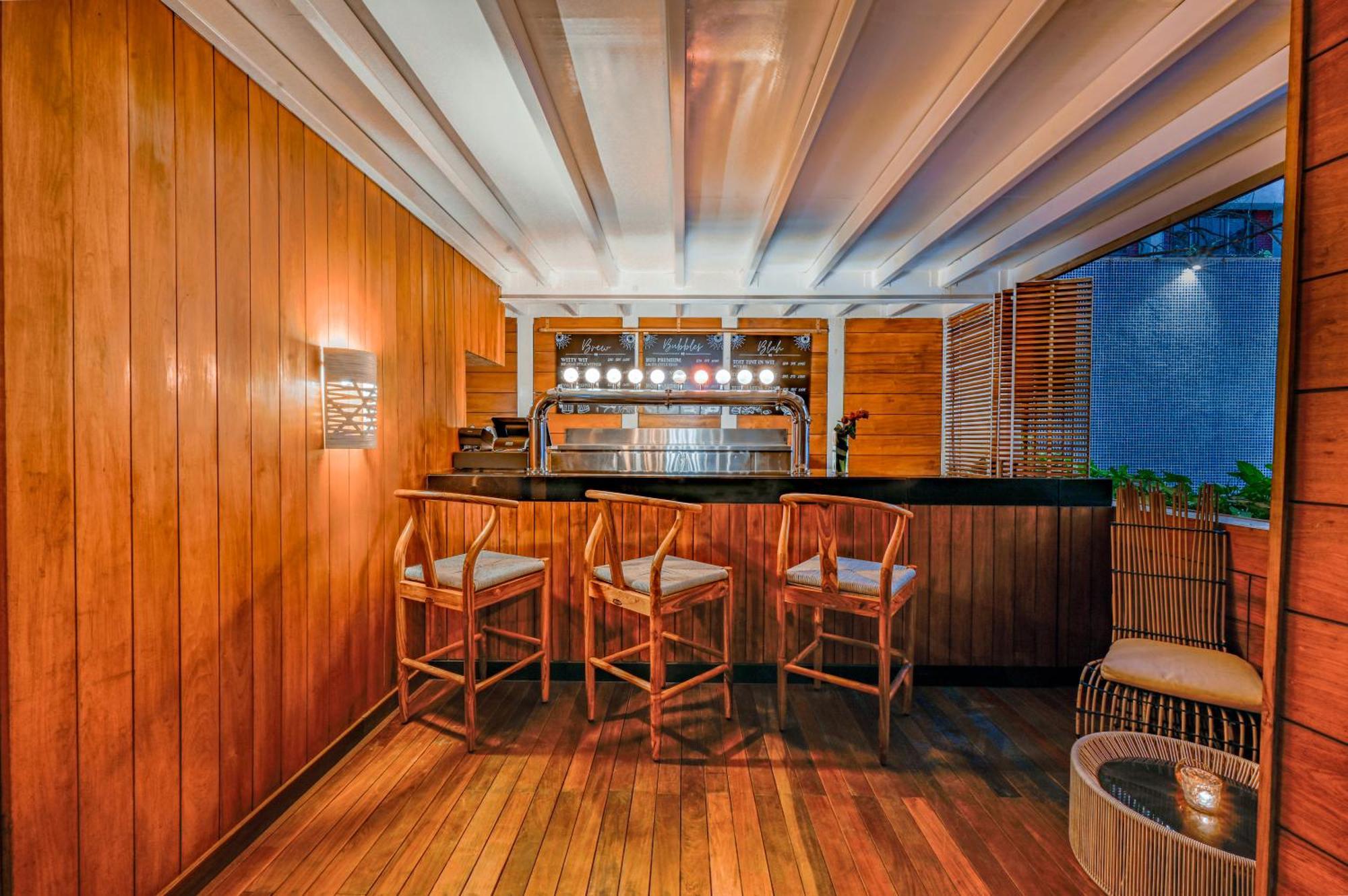 The Park Bangalore, Mg Road Екстериор снимка The bar at the 19th floor