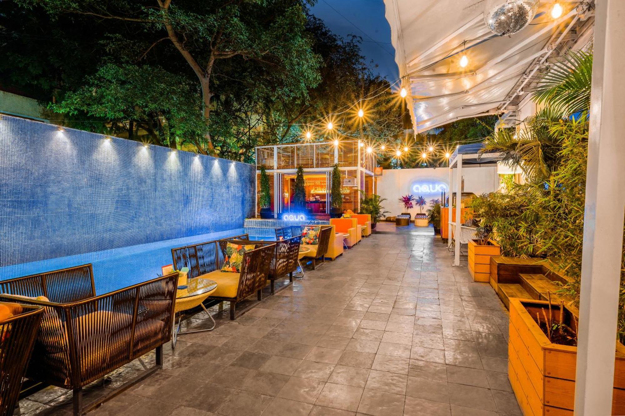 The Park Bangalore, Mg Road Екстериор снимка The restaurant's outdoor seating area